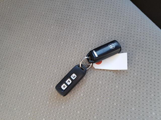 Ｎ－ＢＯＸ Ｇ・Ｌパッケージ　ドライブレコーダー　バックカメラ　両側スライド・片側電動　ナビ　ＴＶ　スマートキー　アイドリングストップ　電動格納ミラー　ベンチシート　ＣＶＴ　盗難防止システム　ＡＢＳ　ＥＳＣ　走行４８７７０キロ（24枚目）