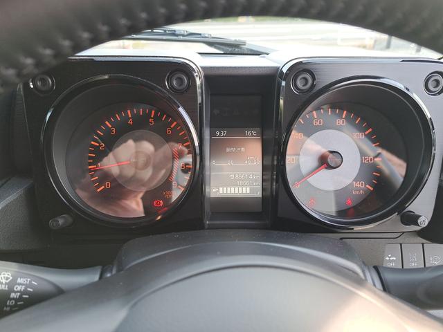 ジムニー ＸＣ　４ＷＤ　ナビ　ＴＶ　オートクルーズコントロール　レーンアシスト　衝突被害軽減システム　オートライト　ＬＥＤヘッドランプ　ヘッドライトウォッシャー　スマートキー　電動格納ミラー　シートヒーター　ＭＴ（8枚目）