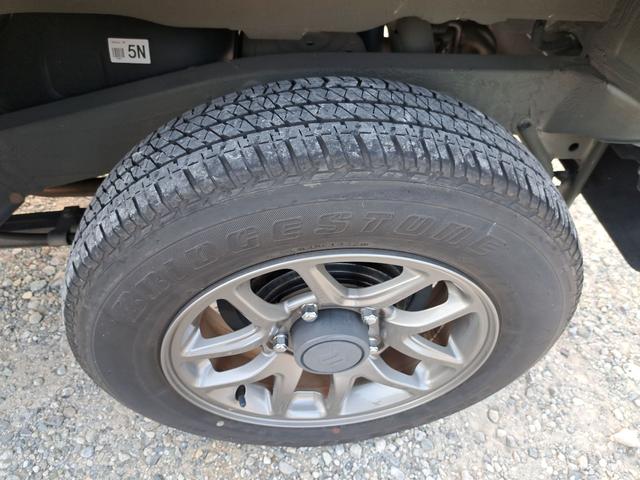 ジムニー ＸＣ　４ＷＤ　ナビ　ＴＶ　オートクルーズコントロール　レーンアシスト　衝突被害軽減システム　オートライト　ＬＥＤヘッドランプ　ヘッドライトウォッシャー　スマートキー　電動格納ミラー　シートヒーター　ＭＴ（19枚目）