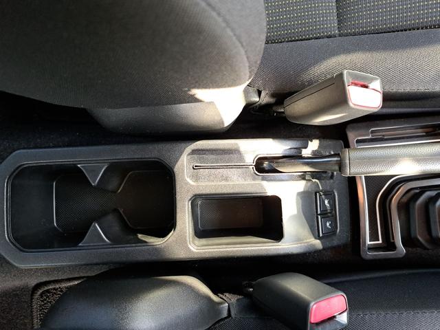 ジムニー ＸＣ　４ＷＤ　ナビ　ＴＶ　オートクルーズコントロール　レーンアシスト　衝突被害軽減システム　オートライト　ＬＥＤヘッドランプ　ヘッドライトウォッシャー　スマートキー　電動格納ミラー　シートヒーター　ＭＴ（27枚目）