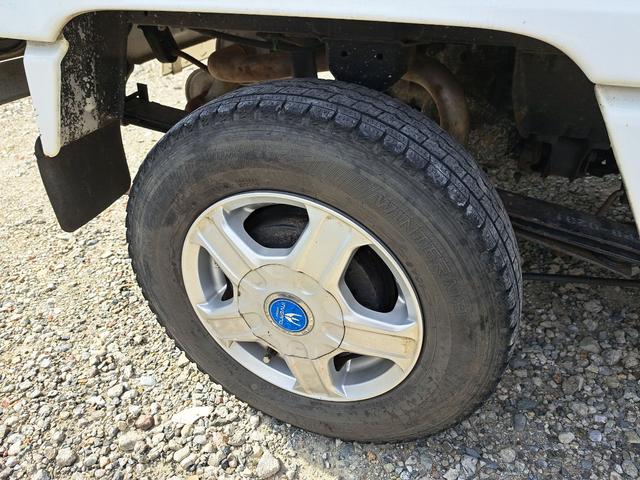 アクティトラック ＳＤＸ　４ＷＤ　軽トラック　ＭＴ　アルミホイール　エアコン　パワーステアリング　運転席エアバッグ　ＣＤ（25枚目）