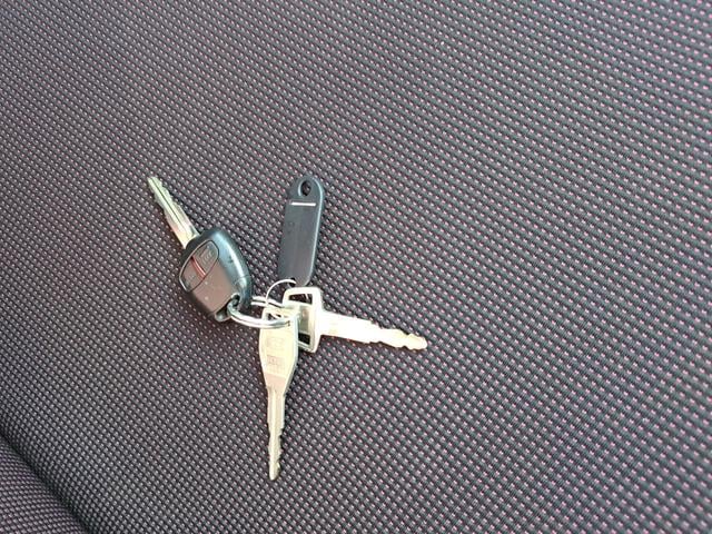 トッポ Ｍ　キーレスエントリー　電動格納ミラー　ベンチシート　ＡＴ　ＣＤ　エアコン　パワーステアリング　パワーウィンドウ（4枚目）