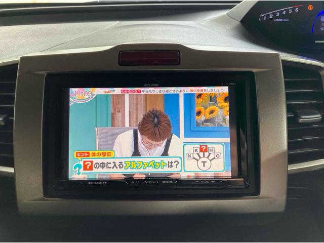フリードスパイクハイブリッド ジャストセレクション　ハイブリッド　タイヤ４本新品渡ナビ　ＴＶ　両側スライド・片側電動　オートクルーズコントロール　ＨＩＤ　電格ミラー　ＣＶＴ　衝突安全ボディ　ＵＳＢ　ミュージックプレイヤー接続可　Ｂｌｕｅｔｏｏｔｈ（9枚目）
