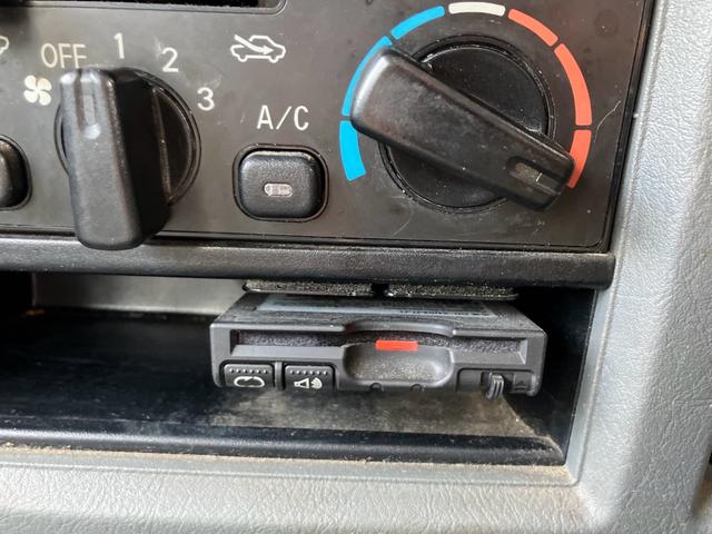 ＮＶ１００クリッパーバン ＤＸ　オートマ　ナビ　ＥＴＣ　エアコン　パワステ　運転席助手席エアバック　両側スライドドア　積載量３５０ｋｇ（20枚目）