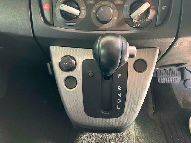 ステラ カスタムＲ　スマートキー　電動格納ミラー　ベンチシート　ＣＶＴ　盗難防止システム　ＡＢＳ　ＣＤ　ミュージックプレイヤー接続可　アルミホイール　衝突安全ボディ　エアコン　パワーステアリング　パワーウィンドウ（4枚目）