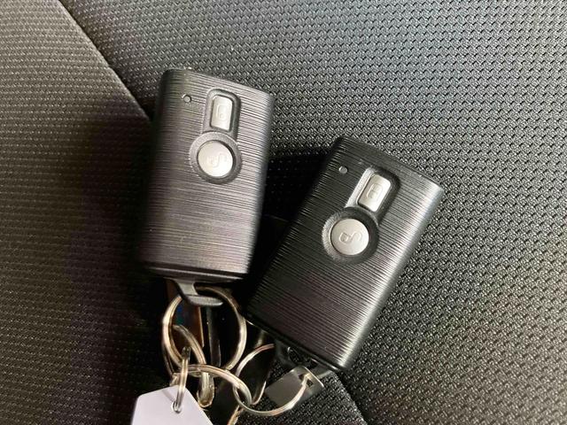 ステラ カスタムＲ　スマートキー　電動格納ミラー　ベンチシート　ＣＶＴ　盗難防止システム　ＡＢＳ　ＣＤ　ミュージックプレイヤー接続可　アルミホイール　衝突安全ボディ　エアコン　パワーステアリング　パワーウィンドウ（6枚目）