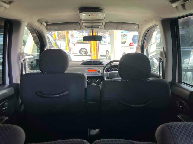 ステラ カスタムＲ　スマートキー　電動格納ミラー　ベンチシート　ＣＶＴ　盗難防止システム　ＡＢＳ　ＣＤ　ミュージックプレイヤー接続可　アルミホイール　衝突安全ボディ　エアコン　パワーステアリング　パワーウィンドウ（12枚目）