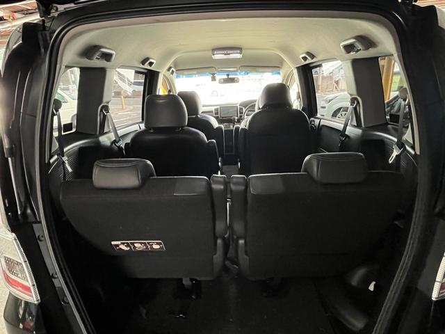 フリードハイブリッド ジャストセレクション　ナビテレビ　バックカメラ　後席フリップダウンモニター　ＥＴＣ　ドライブレコーダー　両側パワースライドドア　ハーフレザーシート　本革巻ステアリング　社外アルミホイール（7枚目）