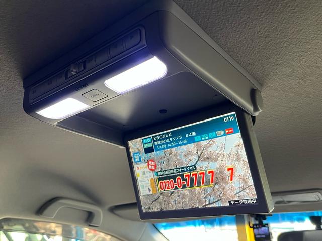 フリードハイブリッド ジャストセレクション　ナビテレビ　バックカメラ　後席フリップダウンモニター　ＥＴＣ　ドライブレコーダー　両側パワースライドドア　ハーフレザーシート　本革巻ステアリング　社外アルミホイール（17枚目）