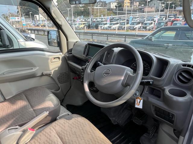 ＮＶ１００クリッパーバン ＤＸ　ナビテレビ　ＥＴＣ　ルーフキャリア　エアコン　パワステ　運転席助手席エアバック　両側スライドドア　積載量３５０ｋｇ（10枚目）