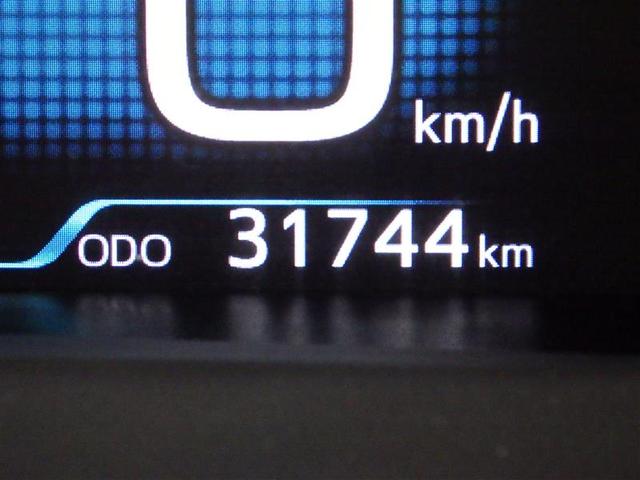 プリウス S ドラレコ LEDヘッドランプ 盗難防止装置 アルミホイール CD スマートキー フル装備 エアバッグ 横滑り防止機能 ハイブリッド(6枚目)