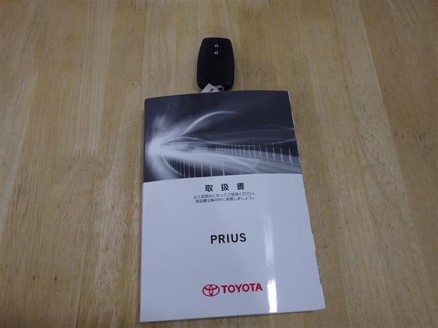 プリウス S ドラレコ LEDヘッドランプ 盗難防止装置 アルミホイール CD スマートキー フル装備 エアバッグ 横滑り防止機能 ハイブリッド(22枚目)