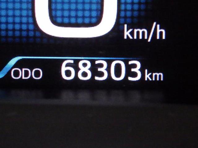 プリウス Sセーフティプラス フルセグ メモリーナビ DVD再生 バックカメラ 衝突被害軽減システム ETC LEDヘッドランプ 盗難防止装置 アルミホイール CD スマートキー オートクルーズコントロール フル装備 エアバッグ(7枚目)