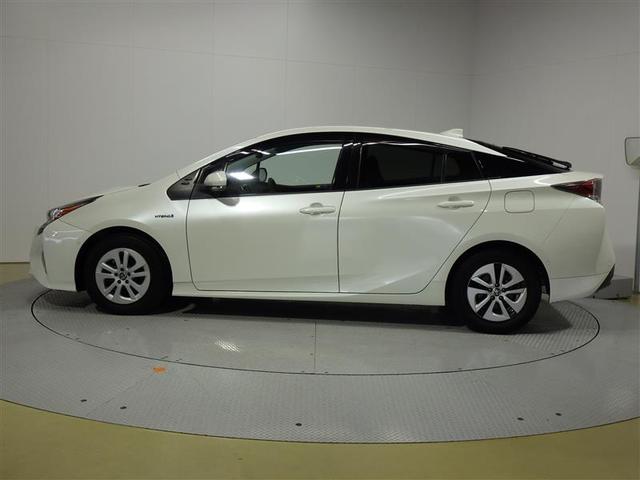 プリウス Ａプレミアム　革シート　フルセグ　メモリーナビ　ＤＶＤ再生　バックカメラ　衝突被害軽減システム　ＥＴＣ　ＬＥＤヘッドランプ　ワンオーナー　盗難防止装置　アルミホイール　ＣＤ　電動シート　スマートキー　フル装備（2枚目）