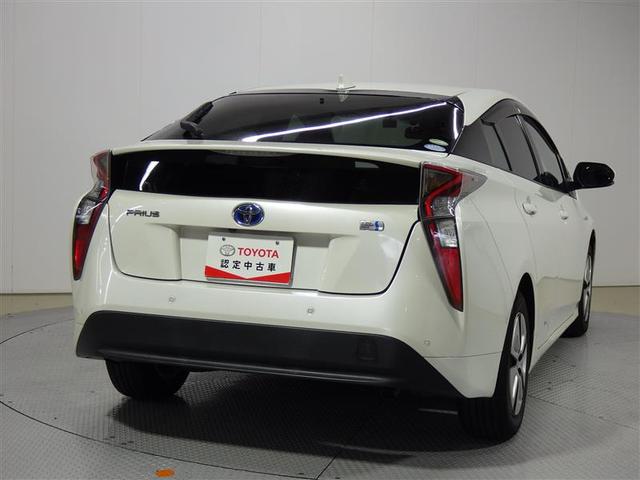 プリウス Ａプレミアム　革シート　フルセグ　メモリーナビ　ＤＶＤ再生　バックカメラ　衝突被害軽減システム　ＥＴＣ　ＬＥＤヘッドランプ　ワンオーナー　盗難防止装置　アルミホイール　ＣＤ　電動シート　スマートキー　フル装備（3枚目）