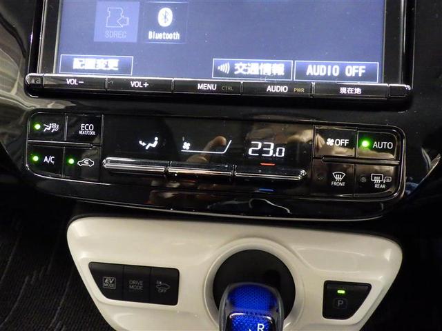 プリウス Ａプレミアム　革シート　フルセグ　メモリーナビ　ＤＶＤ再生　バックカメラ　衝突被害軽減システム　ＥＴＣ　ＬＥＤヘッドランプ　ワンオーナー　盗難防止装置　アルミホイール　ＣＤ　電動シート　スマートキー　フル装備（12枚目）