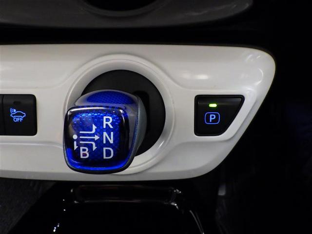 プリウス Ａプレミアム　革シート　フルセグ　メモリーナビ　ＤＶＤ再生　バックカメラ　衝突被害軽減システム　ＥＴＣ　ＬＥＤヘッドランプ　ワンオーナー　盗難防止装置　アルミホイール　ＣＤ　電動シート　スマートキー　フル装備（13枚目）