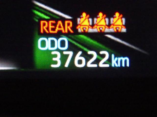 ヤリスクロス ハイブリッドＺ　ミュージックプレイヤー接続可　バックカメラ　衝突被害軽減システム　ＥＴＣ　ドラレコ　ＬＥＤヘッドランプ　ワンオーナー　盗難防止装置　アルミホイール　電動シート　スマートキー　オートクルーズコントロール（7枚目）