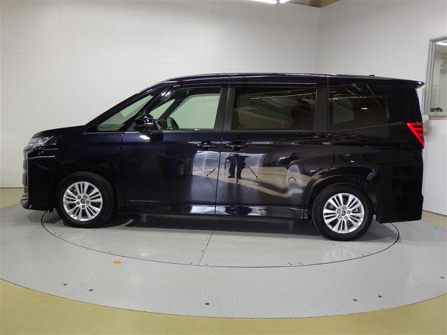 ノア S-G フルセグ メモリーナビ DVD再生 ミュージックプレイヤー接続可 後席モニター バックカメラ 衝突被害軽減システム ETC 両側電動スライド LEDヘッドランプ 乗車定員7人 3列シート ワンオーナー(2枚目)