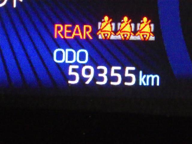 カローラツーリング ハイブリッド S フルセグ メモリーナビ ミュージックプレイヤー接続可 バックカメラ 衝突被害軽減システム ETC LEDヘッドランプ ワンオーナー フルエアロ 盗難防止装置 アルミホイール スマートキー フル装備(7枚目)