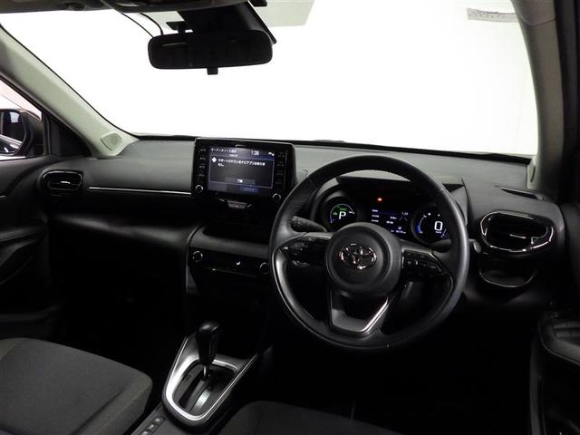 ヤリスクロス ハイブリッドＧ　フルセグ　ＤＶＤ再生　ミュージックプレイヤー接続可　バックカメラ　衝突被害軽減システム　ＥＴＣ　ワンオーナー　盗難防止装置　アルミホイール　ＣＤ　スマートキー　オートクルーズコントロール　フル装備（5枚目）