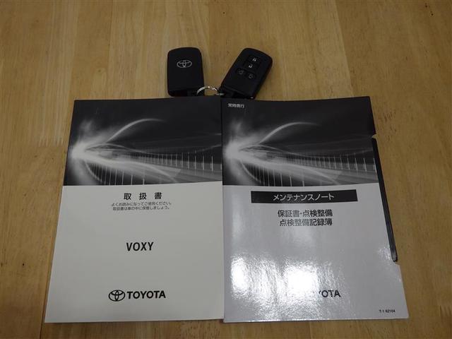 ヴォクシー ＺＳ　煌ＩＩＩ　フルセグ　メモリーナビ　ＤＶＤ再生　後席モニター　バックカメラ　衝突被害軽減システム　ＥＴＣ　両側電動スライド　ＬＥＤヘッドランプ　ウオークスルー　乗車定員７人　３列シート　ワンオーナー　フルエアロ（32枚目）