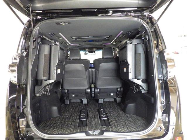 ヴェルファイアハイブリッド Ｚ　ゴールデンアイズ　サンルーフ　４ＷＤ　フルセグ　メモリーナビ　ＤＶＤ再生　ミュージックプレイヤー接続可　後席モニター　バックカメラ　衝突被害軽減システム　ＥＴＣ　両側電動スライド　ＬＥＤヘッドランプ　乗車定員７人　ＣＤ（31枚目）