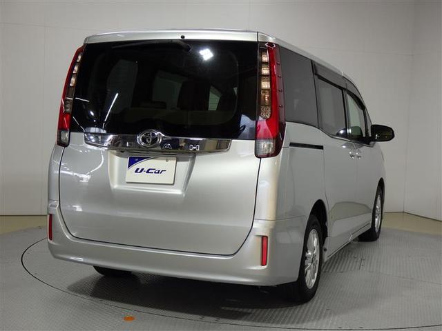 ノア Ｇ　フルセグ　メモリーナビ　ＤＶＤ再生　バックカメラ　ＥＴＣ　電動スライドドア　ＬＥＤヘッドランプ　ウオークスルー　乗車定員７人　３列シート　アイドリングストップ　盗難防止装置　アルミホイール　ＣＤ（3枚目）