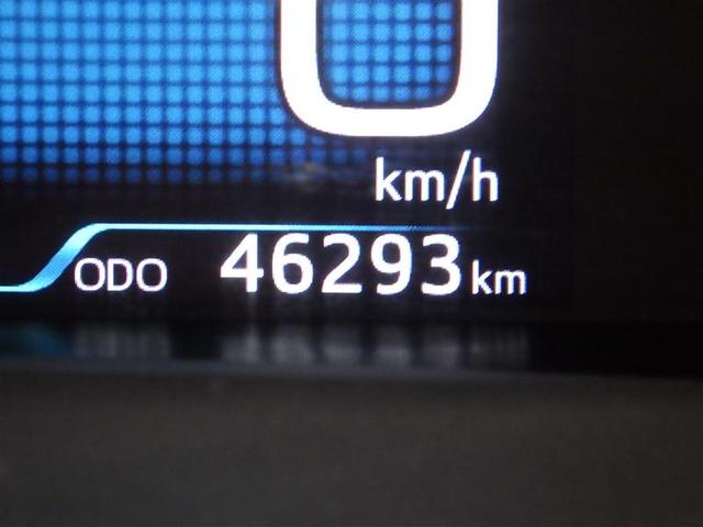 プリウス SセーフティプラスII ワンセグ メモリーナビ DVD再生 バックカメラ 衝突被害軽減システム ETC LEDヘッドランプ 盗難防止装置 アルミホイール CD スマートキー オートクルーズコントロール フル装備 エアバッグ(7枚目)