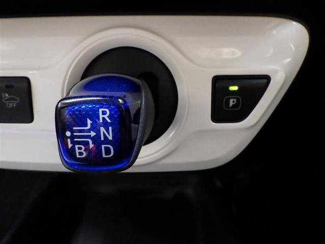 プリウス Ｓセーフティプラス　ワンセグ　メモリーナビ　ＤＶＤ再生　バックカメラ　衝突被害軽減システム　ＥＴＣ　ＬＥＤヘッドランプ　盗難防止装置　アルミホイール　ＣＤ　スマートキー　オートクルーズコントロール　フル装備　エアバッグ（13枚目）