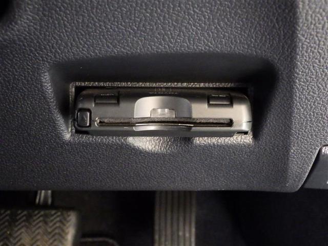 プリウス Ｓセーフティプラス　ワンセグ　メモリーナビ　ＤＶＤ再生　バックカメラ　衝突被害軽減システム　ＥＴＣ　ＬＥＤヘッドランプ　盗難防止装置　アルミホイール　ＣＤ　スマートキー　オートクルーズコントロール　フル装備　エアバッグ（19枚目）