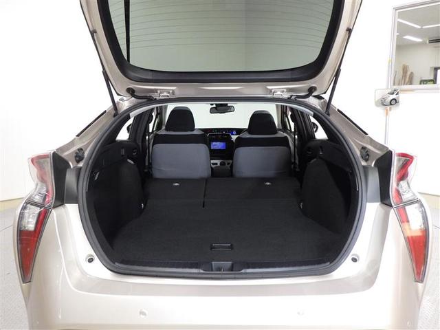 プリウス Ｓセーフティプラス　ワンセグ　メモリーナビ　ＤＶＤ再生　バックカメラ　衝突被害軽減システム　ＥＴＣ　ＬＥＤヘッドランプ　盗難防止装置　アルミホイール　ＣＤ　スマートキー　オートクルーズコントロール　フル装備　エアバッグ（24枚目）