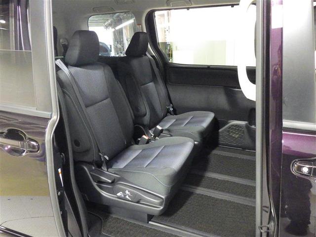 ノア Si フルセグ メモリーナビ DVD再生 バックカメラ 衝突被害軽減システム ETC 電動スライドドア LEDヘッドランプ ウオークスルー 乗車定員7人 3列シート フルエアロ アイドリングストップ CD(24枚目)