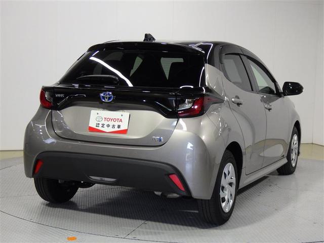 ヤリス ハイブリッドＧ　フルセグ　ミュージックプレイヤー接続可　バックカメラ　衝突被害軽減システム　ＥＴＣ　ワンオーナー　盗難防止装置　スマートキー　オートクルーズコントロール　フル装備　エアバッグ　横滑り防止機能（3枚目）