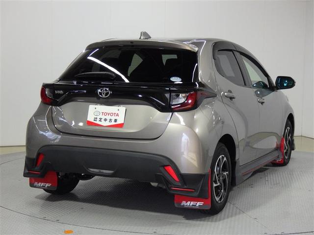 ヤリス Ｘ　メモリーナビ　ミュージックプレイヤー接続可　バックカメラ　衝突被害軽減システム　ＥＴＣ　ドラレコ　ワンオーナー　フルエアロ　アルミホイール　オートクルーズコントロール　フル装備　エアバッグ（3枚目）