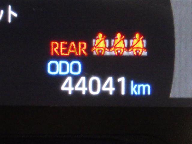 ＲＡＶ４ Ｘ　フルセグ　メモリーナビ　ＤＶＤ再生　バックカメラ　衝突被害軽減システム　ＬＥＤヘッドランプ　ワンオーナー　盗難防止装置　アルミホイール　ＣＤ　スマートキー　オートクルーズコントロール　フル装備（7枚目）
