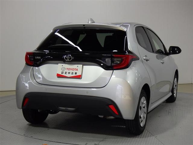 ヤリス Ｇ　ＤＶＤ再生　ミュージックプレイヤー接続可　バックカメラ　衝突被害軽減システム　ドラレコ　ＬＥＤヘッドランプ　ワンオーナー　盗難防止装置　ＣＤ　スマートキー　フル装備　エアバッグ　横滑り防止機能（3枚目）