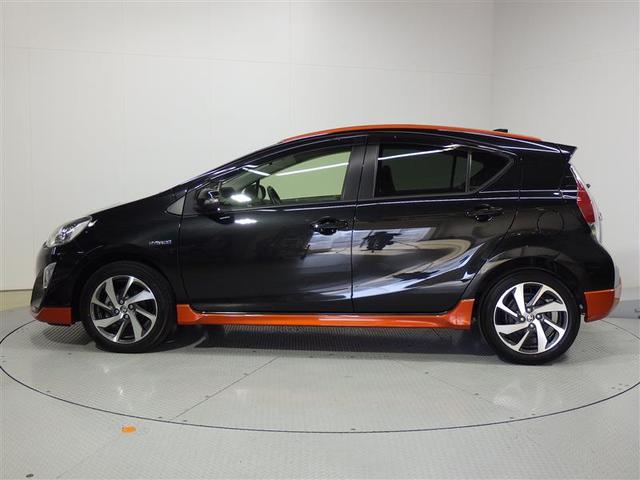 アクア Ｘ－アーバン　ワンセグ　メモリーナビ　バックカメラ　ＥＴＣ　ＬＥＤヘッドランプ　フルエアロ　盗難防止装置　アルミホイール　ＣＤ　スマートキー　ハーフレザー　フル装備　エアバッグ　横滑り防止機能　ハイブリッド（2枚目）