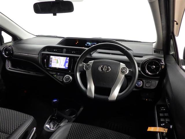 アクア Ｘ－アーバン　ワンセグ　メモリーナビ　バックカメラ　ＥＴＣ　ＬＥＤヘッドランプ　フルエアロ　盗難防止装置　アルミホイール　ＣＤ　スマートキー　ハーフレザー　フル装備　エアバッグ　横滑り防止機能　ハイブリッド（5枚目）