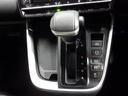 操作しやすい位置に配置されたシフトレバー。まったく違和感がありません。