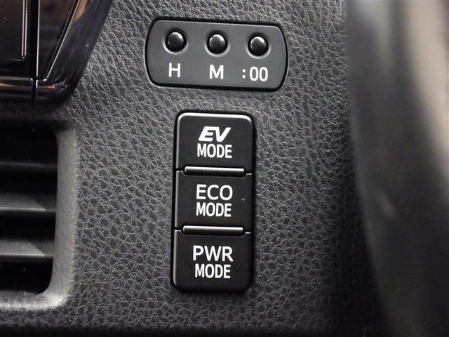 エスクァイア ハイブリッドＧｉ　ブラックテーラード　フルセグ　メモリーナビ　ＤＶＤ再生　バックカメラ　衝突被害軽減システム　ＥＴＣ　両側電動スライド　ＨＩＤヘッドライト　ウオークスルー　乗車定員７人　３列シート　盗難防止装置　アルミホイール　ＣＤ（16枚目）