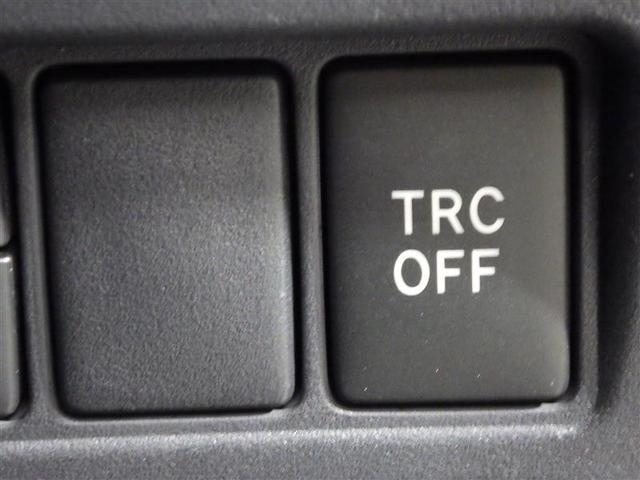 エスクァイア ハイブリッドＧｉ　ブラックテーラード　フルセグ　メモリーナビ　ＤＶＤ再生　バックカメラ　衝突被害軽減システム　ＥＴＣ　両側電動スライド　ＨＩＤヘッドライト　ウオークスルー　乗車定員７人　３列シート　盗難防止装置　アルミホイール　ＣＤ（21枚目）