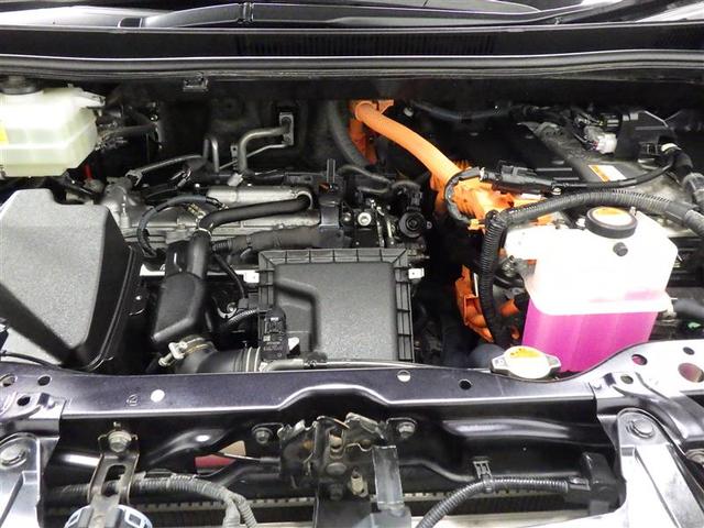 エスクァイア ハイブリッドＧｉ　ブラックテーラード　フルセグ　メモリーナビ　ＤＶＤ再生　バックカメラ　衝突被害軽減システム　ＥＴＣ　両側電動スライド　ＨＩＤヘッドライト　ウオークスルー　乗車定員７人　３列シート　盗難防止装置　アルミホイール　ＣＤ（32枚目）