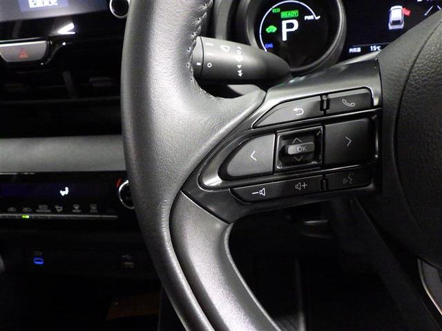 ヤリスクロス ハイブリッドG ミュージックプレイヤー接続可 バックカメラ 衝突被害軽減システム ETC 盗難防止装置 アルミホイール スマートキー オートクルーズコントロール フル装備 エアバッグ 横滑り防止機能 ハイブリッド(16枚目)