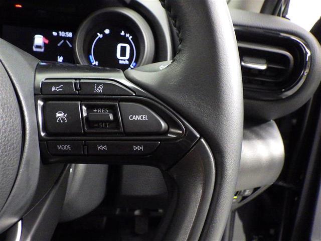 ヤリスクロス ハイブリッドG ミュージックプレイヤー接続可 バックカメラ 衝突被害軽減システム ETC 盗難防止装置 アルミホイール スマートキー オートクルーズコントロール フル装備 エアバッグ 横滑り防止機能 ハイブリッド(17枚目)