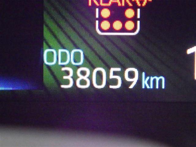 ヴォクシー ハイブリッドＳ－Ｚ　フルセグ　メモリーナビ　ＤＶＤ再生　ミュージックプレイヤー接続可　後席モニター　バックカメラ　衝突被害軽減システム　ＥＴＣ　両側電動スライド　ＬＥＤヘッドランプ　乗車定員７人　３列シート　ワンオーナー（7枚目）