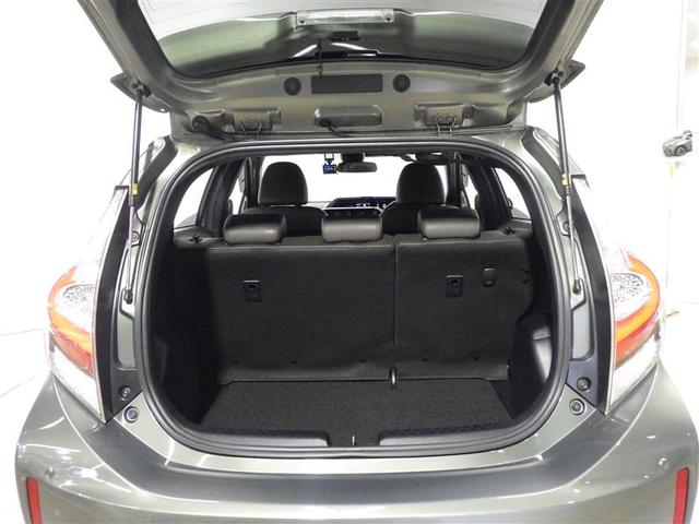 アクア クロスオーバー　グラム　フルセグ　メモリーナビ　ＤＶＤ再生　バックカメラ　衝突被害軽減システム　ＥＴＣ　ＬＥＤヘッドランプ　盗難防止装置　アルミホイール　ＣＤ　スマートキー　フル装備　エアバッグ　横滑り防止機能　ハイブリッド（23枚目）