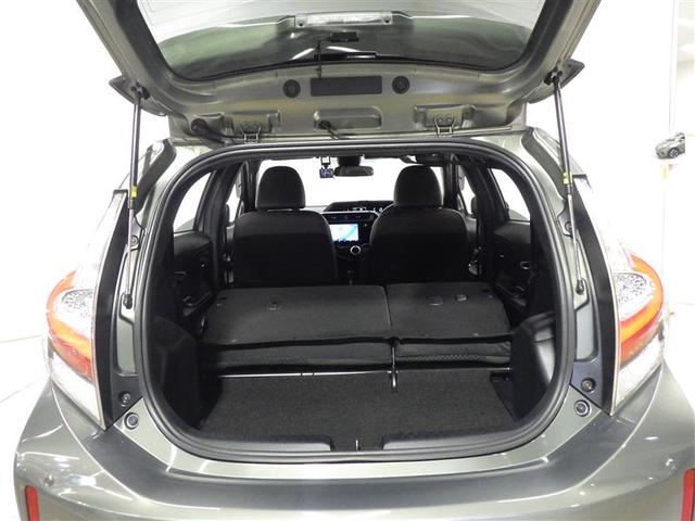 アクア クロスオーバー　グラム　フルセグ　メモリーナビ　ＤＶＤ再生　バックカメラ　衝突被害軽減システム　ＥＴＣ　ＬＥＤヘッドランプ　盗難防止装置　アルミホイール　ＣＤ　スマートキー　フル装備　エアバッグ　横滑り防止機能　ハイブリッド（24枚目）