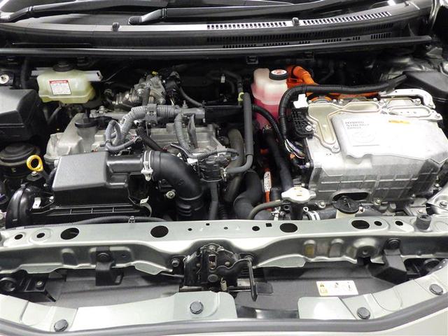 アクア クロスオーバー　グラム　フルセグ　メモリーナビ　ＤＶＤ再生　バックカメラ　衝突被害軽減システム　ＥＴＣ　ＬＥＤヘッドランプ　盗難防止装置　アルミホイール　ＣＤ　スマートキー　フル装備　エアバッグ　横滑り防止機能　ハイブリッド（26枚目）