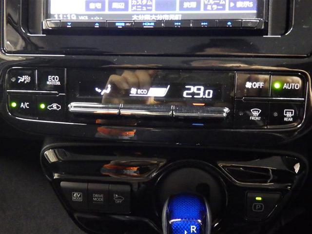 プリウス Ｓ　メモリーナビ　ミュージックプレイヤー接続可　バックカメラ　衝突被害軽減システム　ＥＴＣ　ＬＥＤヘッドランプ　盗難防止装置　アルミホイール　ＣＤ　スマートキー　オートクルーズコントロール　フル装備（12枚目）